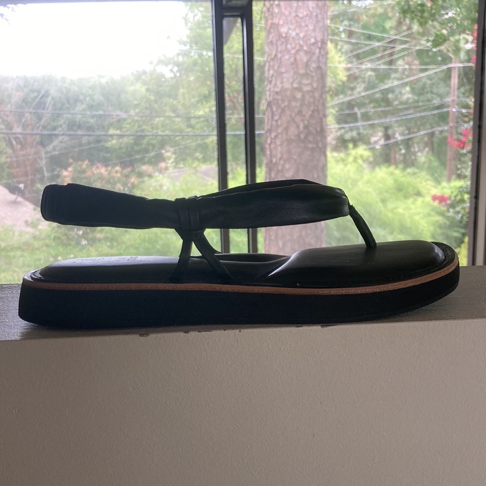 Brand new year n box puffy thong sandal. Super padded, comfy footbed!!